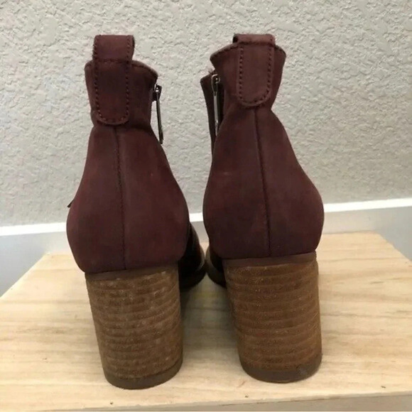 Blondo Waterproof Nova Burgundy Red Heeled Booties 7.5 - Picture 3 of 6